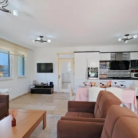 Βίλα Amber 4 Plus 3 With Pool,sauna And Billiards In *