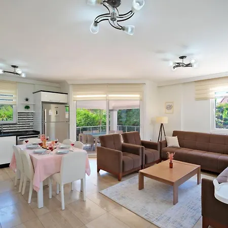 Βίλα Amber 4 Plus 3 With Pool,sauna And Billiards In