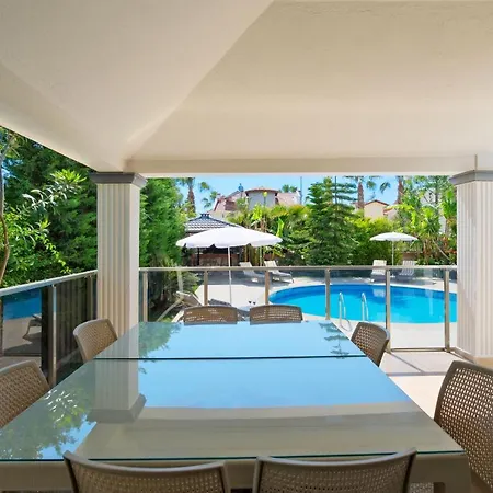Βίλα Amber 4 Plus 3 With Pool,sauna And Billiards In *