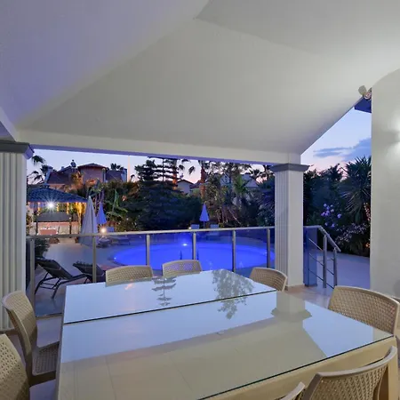 Amber 4 Plus 3 With Pool,sauna And Billiards In