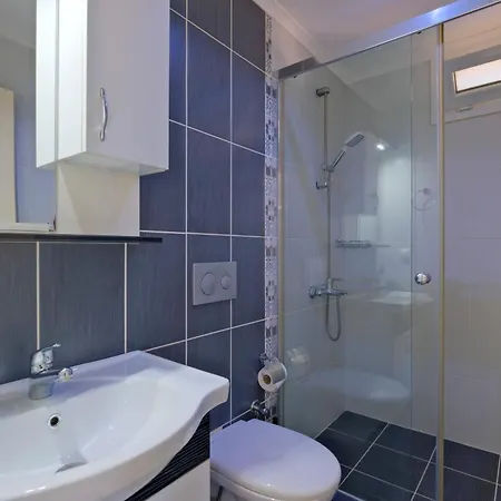 Amber 4 Plus 3 With Pool,sauna And Billiards In