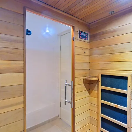 Amber 4 Plus 3 With Pool,sauna And Billiards In Φετιγιέ
