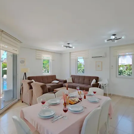 فيلة Amber 4 Plus 3 With Pool,sauna And Billiards In *
